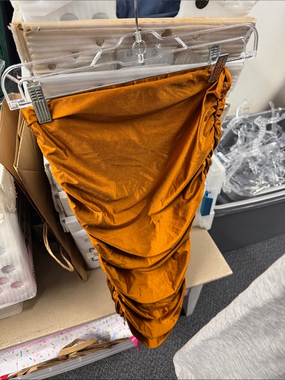Fashion nova ruched skirt S // 081619